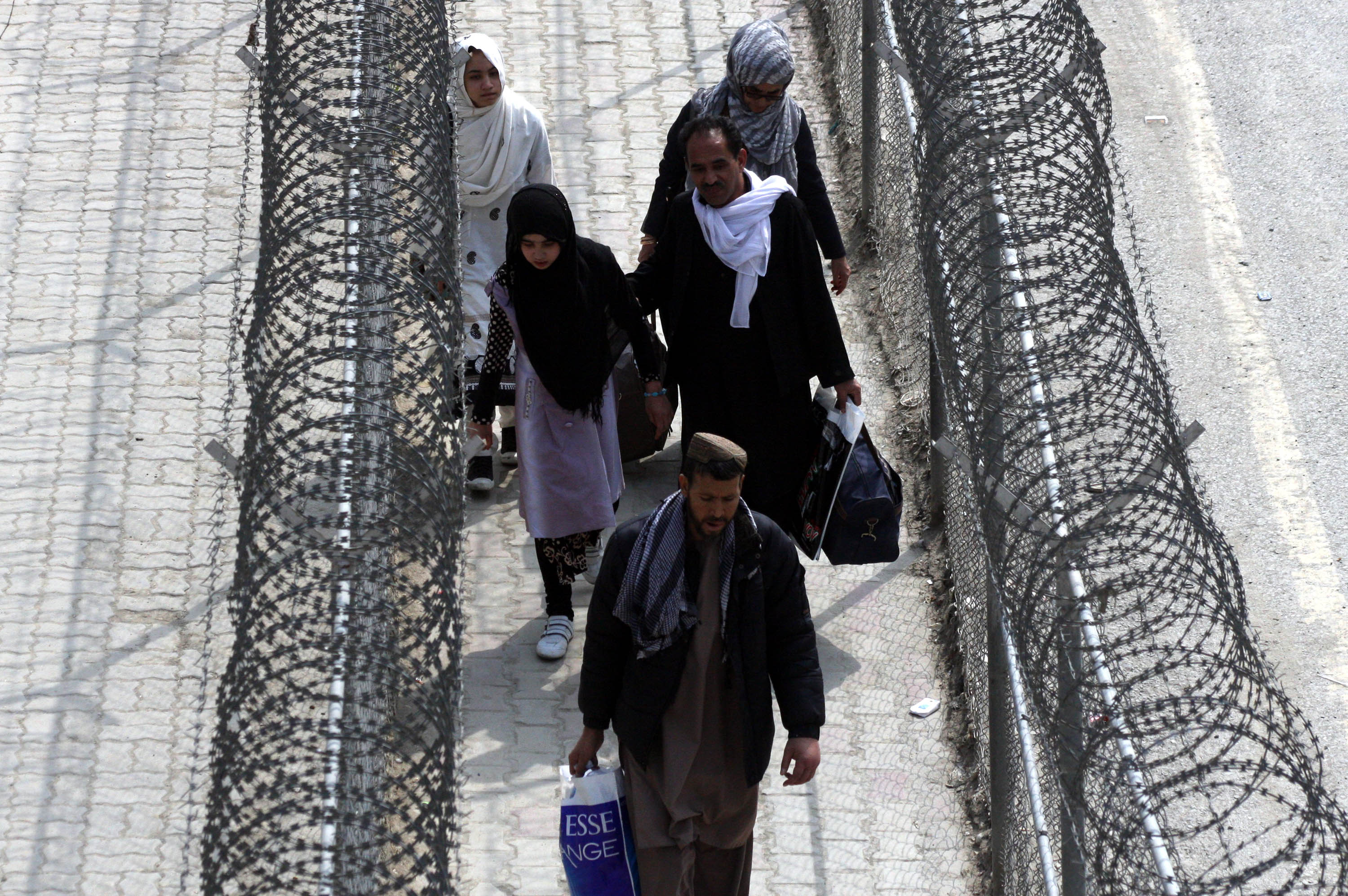 Pakistan: Police intensify brutal crackdown against Afghan migrants, forcing repatriations