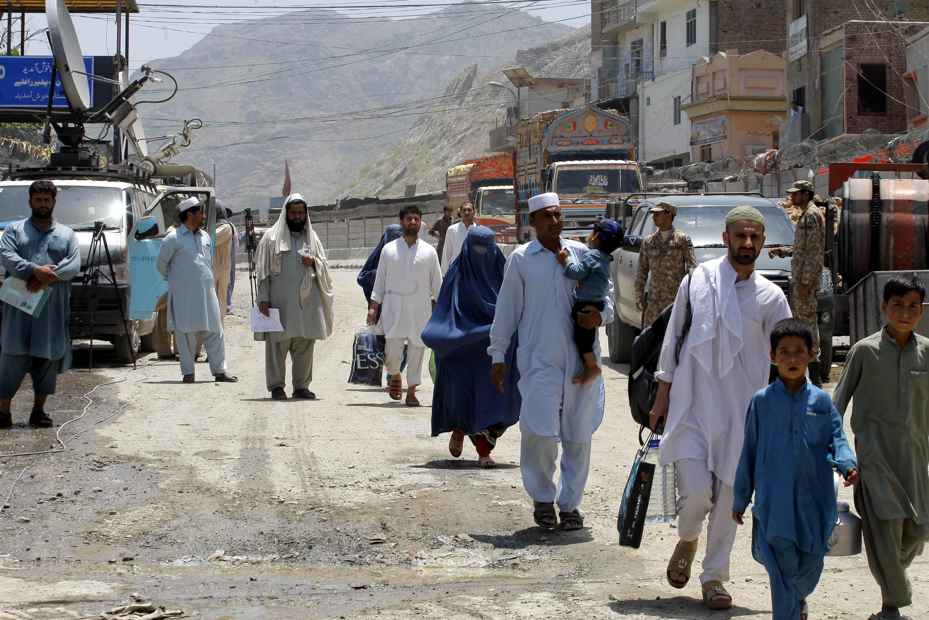 Pakistan repatriates 525 Afghan families from Khyber Pakhtunkhwa refugee camps