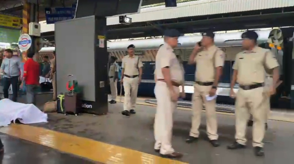  Rpf Asi Killed In Train Firing Was From Raj Village, Had 6 Months To Retire-TeluguStop.com