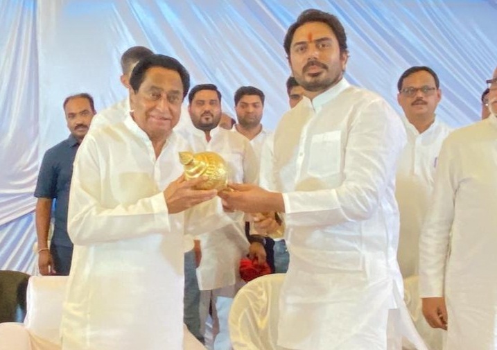 On-screen 'Hanuman' Vikram Mastal joins Congress in MP