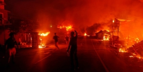 Woman killed, few injured in fresh Manipur violence (Lead) Woman killed, few injured in fresh Manipur violence (Lead)