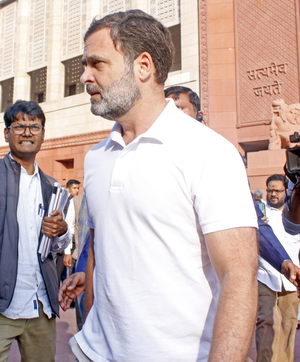 Rahul Gandhi asked to appear in UP court on January 6 Rahul Gandhi asked to appear in UP court on January 6