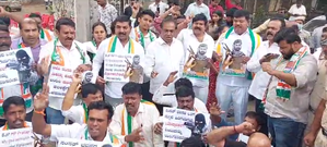  Ls Security Breach: K’taka Youth Cong Stages Protest, Demands Arrest Of Bjp Mp-TeluguStop.com