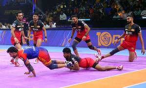 PKL 10: Pardeep Narwal's Super 10 takes UP Yoddhas over the line against Bengaluru Bulls PKL 10: Pardeep Narwal's Super 10 takes UP Yoddhas over the line against Bengaluru Bulls