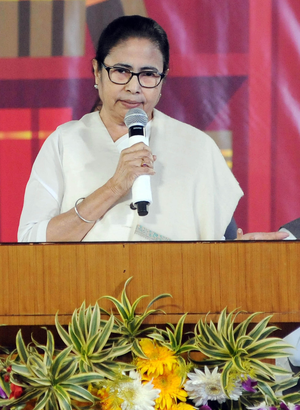  Mamata Begins Sit-in Protest Over Not Getting Central Dues-TeluguStop.com