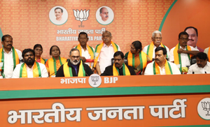 15 former MLAs, 1 ex-MP from Tamil Nadu join BJP 15 former MLAs, 1 ex-MP from Tamil Nadu join BJP