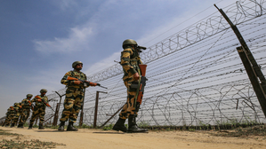  Pakistan Rangers Violate Ceasefire Along Int'l Border In J&k (lead)-TeluguStop.com