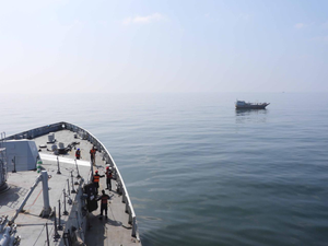 Indian Navy provides medical assistance to Iranian fishing vessel Indian Navy provides medical assistance to Iranian fishing vessel