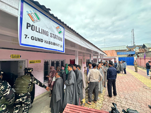 5.07 pc voter turnout in Srinagar LS seat in first 2 hours 5.07 pc voter turnout in Srinagar LS seat in first 2 hours