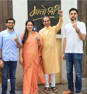 LS polls: Glamour galore as Thackerays join Bollywood stars to vote in Mumbai (LEAD)