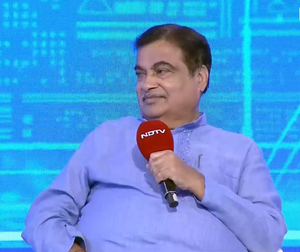 Govt's focus on non-polluting energy sources to boost private, public transport: Gadkari Govt's focus on non-polluting energy sources to boost private, public transport: Gadkari