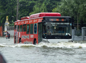 Flooding disrupts highway traffic in Myanmar Flooding disrupts highway traffic in Myanmar