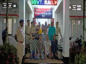 8 more Bangladeshi nationals, two Indian touts held in Tripura 8 more Bangladeshi nationals, two Indian touts held in Tripura