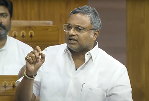 बिहार मतदाता पुनरीक्षण पर घमासान, विपक्षी सांसदों ने उठाए कई सवाल बिहार मतदाता पुनरीक्षण पर घमासान, विपक्षी सांसदों ने उठाए कई सवाल