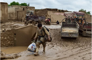 Death toll from Indonesia's flash floods rises to 13 (Ld)