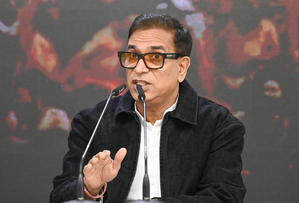 एनडीए का आंतरिक कलह शर्मनाक, सिर्फ सत्ता के लिए दिखाई जा रही एकजुटता अभय दुबे एनडीए का आंतरिक कलह शर्मनाक, सिर्फ सत्ता के लिए दिखाई जा रही एकजुटता अभय दुबे