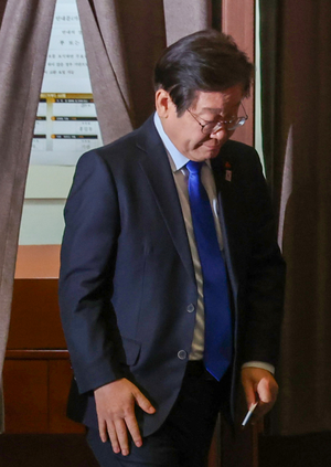 South Korean President Lee vows to build smart, independent military through defence reforms South Korean President Lee vows to build smart, independent military through defence reforms