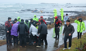 South Korea: Two fishing boats run aground off Jeju, leaving two dead South Korea: Two fishing boats run aground off Jeju, leaving two dead