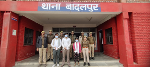 ग्रेटर नोएडा  हनी ट्रैप के माध्यम से ठगी करने वाले गिरोह का पर्दाफाश, महिला समेत तीन गिरफ्तार