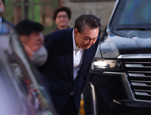 Supporters cheer at impeached South Korean President Yoon's release from jail Supporters cheer at impeached South Korean President Yoon's release from jail