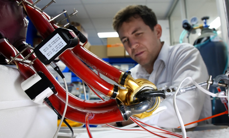 Australian man becomes world-1st to live with durable artificial heart for over 100 days