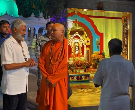 Vivek Agnihotri offers prayers at Gorakhnath Temple Vivek Agnihotri offers prayers at Gorakhnath Temple