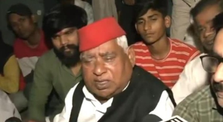 Politics erupts over death of SDM's stenographer in Ayodhya, Samajwadi Party leader Awadhesh Prasad holds protest Politics erupts over death of SDM's stenographer in Ayodhya, Samajwadi Party leader Awadhesh Prasad holds protest