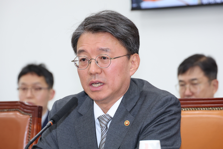 South Korean Constitutional Court justices reviewing Yoon's impeachment case with 'extra care': Court official South Korean Constitutional Court justices reviewing Yoon's impeachment case with 'extra care': Court official