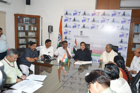 Karnataka CM meets Nitin Gadkari, seeks approval for key road infra projects