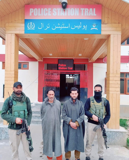 Two imposters posing as police officers arrested in Kashmir