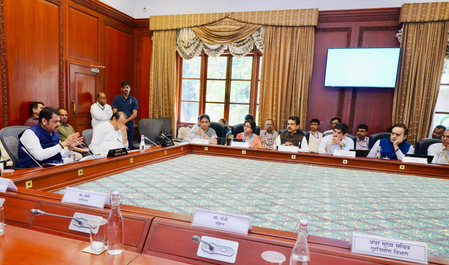 Speed up the implementation of growth hub projects: Maha CM