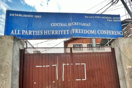 Three more constituents of Hurriyat pledge allegiance to Constitution