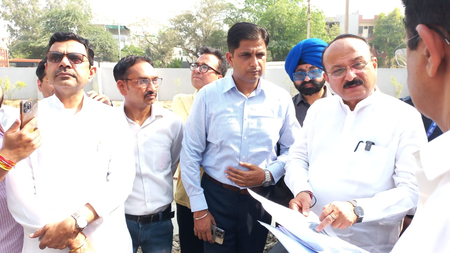 दिल्ली सरकार के मंत्री आशीष सूद ने जनकपुरी में नाले का किया निरीक्षण, साफ-सफाई के दिए निर्देश