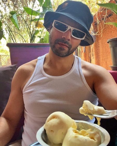 Varun Dhawan finds the perfect way to beat the summer heat Varun Dhawan finds the perfect way to beat the summer heat