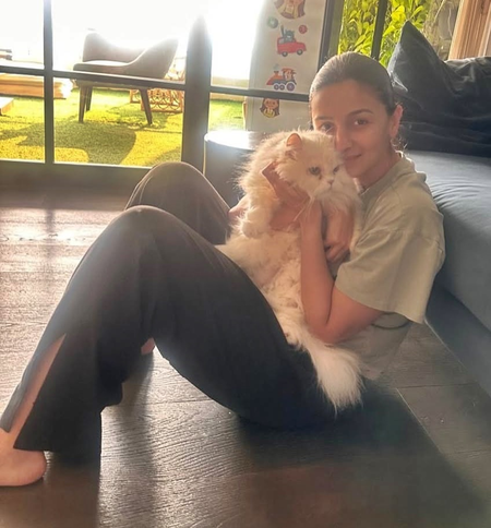 Alia Bhatt shares a picture with her ‘prince’ clicked by her ‘princess’ on Pet Day