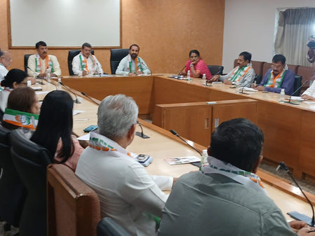 Congress to go solo in Gujarat bypolls, ditches alliance with AAP
