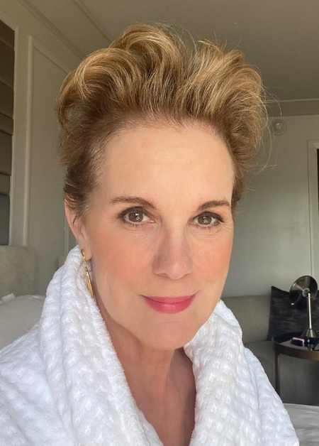 Elizabeth Perkins opens up on wardrobe malfunction which got her on fashion disaster list