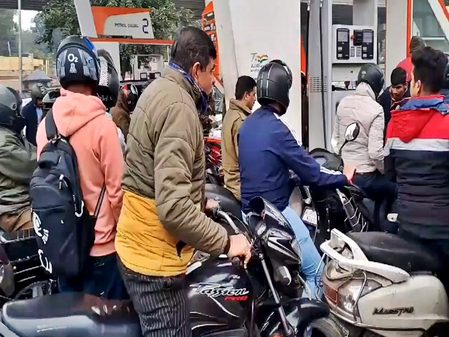 Panic buying of petrol, diesel in Kashmir as Srinagar-Jammu national highway shut after landslides