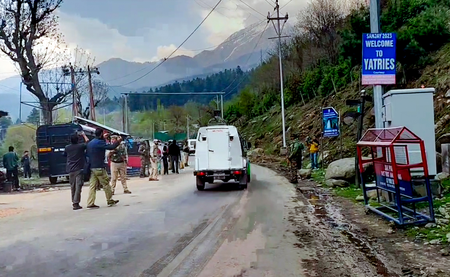 पहलगाम हमला : आतंकियों के खिलाफ सुरक्षाबलों और जम्मू-कश्मीर पुलिस का संयुक्त तलाशी अभियान जारी