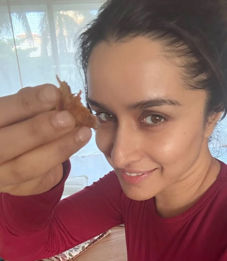 Shraddha Kapoor relishes Puran Poli on Maharashtra Day