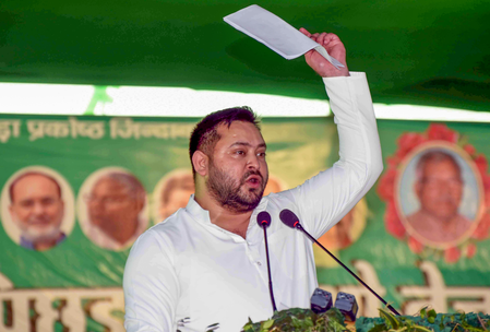 चुनाव बहिष्कार को लेकर सहयोगी दलों से करेंगे बात तेजस्वी यादव चुनाव बहिष्कार को लेकर सहयोगी दलों से करेंगे बात तेजस्वी यादव