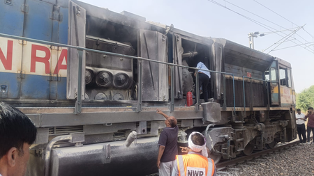 Passengers panic after smoke billows from Jaipur-Jodhpur Intercity Express' engine Passengers panic after smoke billows from Jaipur-Jodhpur Intercity Express' engine