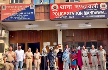 Delhi Police detain six Bangladeshi women residing illegally in Paharganj Delhi Police detain six Bangladeshi women residing illegally in Paharganj