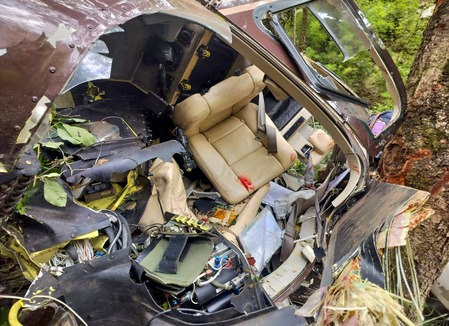 Five killed, 2 injured as helicopter crashes near Uttarakhand's Gangnani (Ld)
