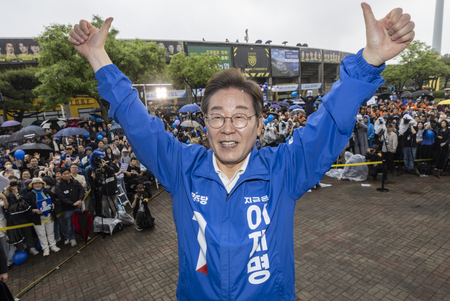 South Korea: DP's Lee rallies in liberal stronghold; PPP's Kim apologises for martial law decree South Korea: DP's Lee rallies in liberal stronghold; PPP's Kim apologises for martial law decree