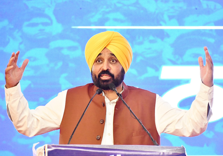सीएम मान ने डीआईजी भुल्लर को किया निलंबित, भ्रष्टाचार के प्रति जीरो टॉलरेंस नीति दोहराई सीएम मान ने डीआईजी भुल्लर को किया निलंबित, भ्रष्टाचार के प्रति जीरो टॉलरेंस नीति दोहराई