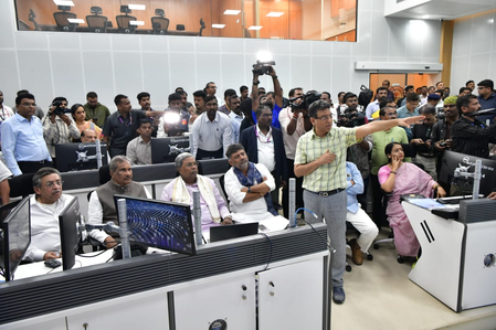 Bengaluru rains: Siddaramaiah, Shivakumar visit rain-ravaged localities Bengaluru rains: Siddaramaiah, Shivakumar visit rain-ravaged localities