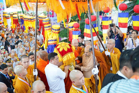Vietnam: Holy Buddha relics from India enshrined at ancient Buddhist temple Vietnam: Holy Buddha relics from India enshrined at ancient Buddhist temple