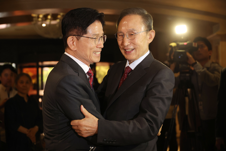 South Korea: PPP's Kim meets ex-President Lee, asks for support as election looms South Korea: PPP's Kim meets ex-President Lee, asks for support as election looms