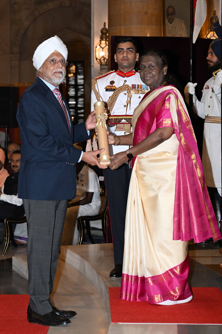Legends remembered, icons felicitated in Padma ceremony (Lead)
